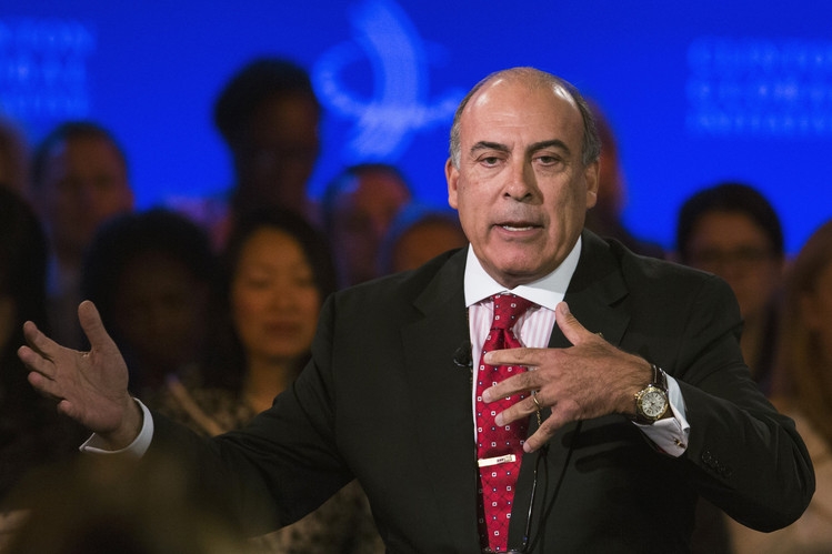 Coke CEO Muhtar Kent to step down May 1, to be succeeded by current COO