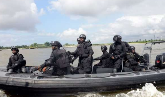 Oil theft: Navy arrest Nigerian, 9 foreigners in Delta
