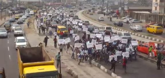 ImageFile: VIDEO: #iStandWithNigeria protest boils in Lagos, massive gridlock mounts