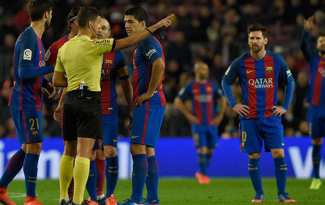 Suarez sent off as FC Barcelona edge past Atletico Madrid