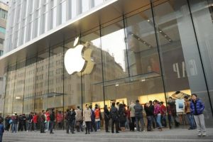 ImageFile: Apple considering legal action over Trump’s travel ban