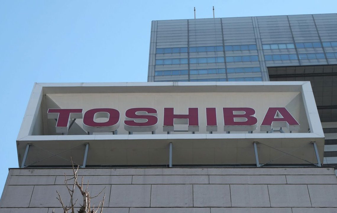 ImageFile: Toshiba faces earnings deadline as delisting looms