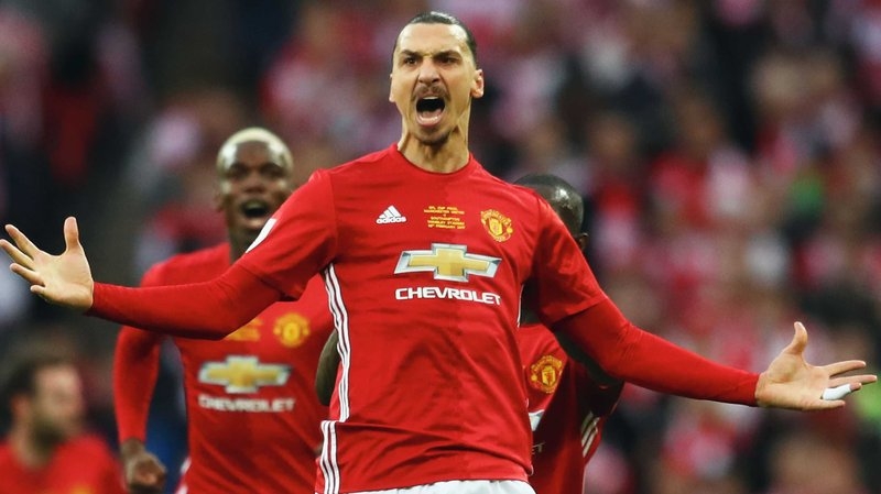 Ibrahimovic sidelined for a month with knee injury