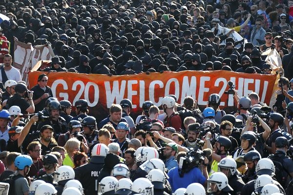 Protesters clash with police outside G-20 summit