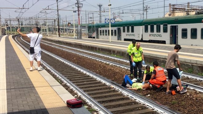 Man takes selfie picture after train accident