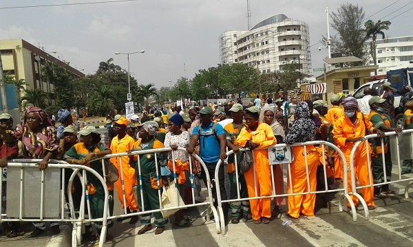 Again, Lagos sweepers protest non-payment of salaries
