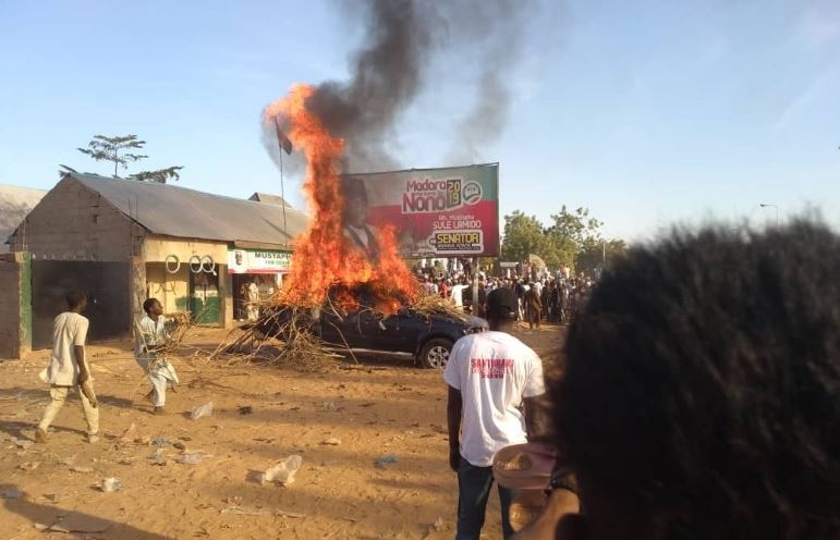 PDP rally turns violent, one shot, police vehicle burnt