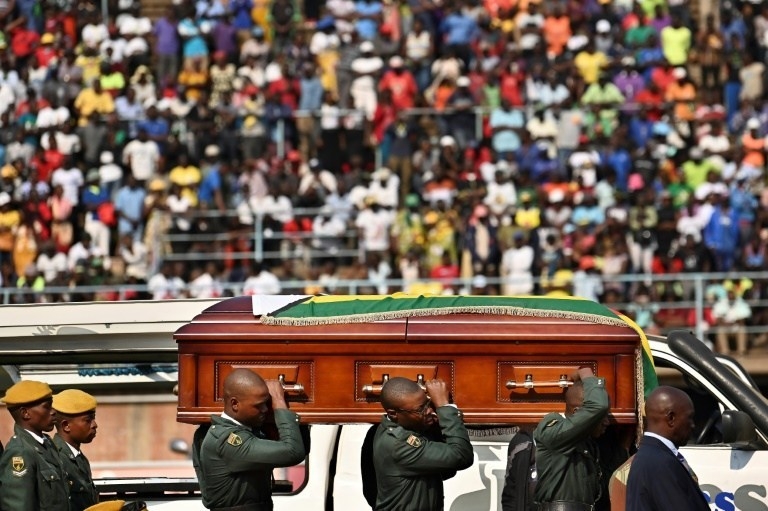 African leaders, Zimbabweans bid Mugabe farewell