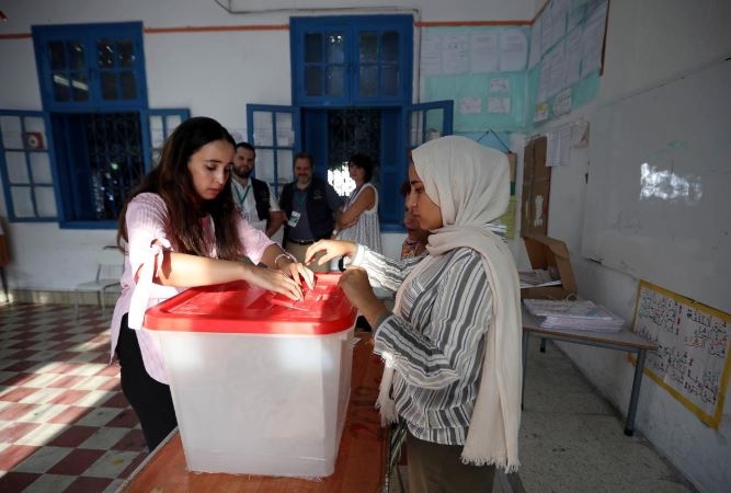Voting starts in Tunisian unpredictable presidential election