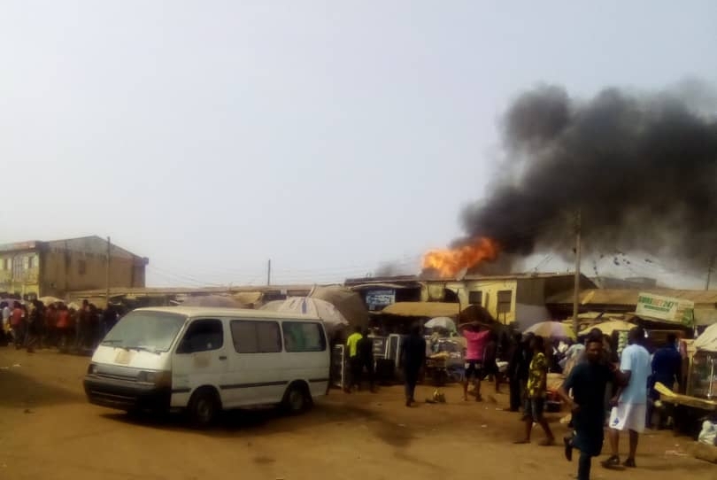 BREAKING: Fire wreaks havoc at Abuja popular motor park [Video]