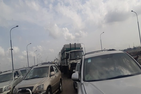 COVID-19: Lagosians shun FG's lockdown order, resume vehicular, other activities on major highways [Photos/video]
