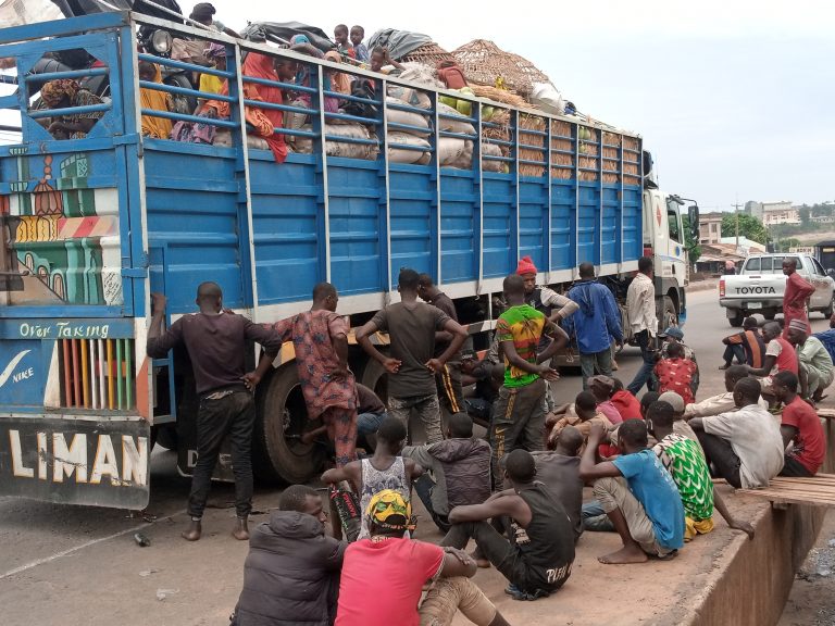 Police in Kwara intercept trailer with passengers heading to Oyo State on Sunday, May 3, 2020 (NAN photo)