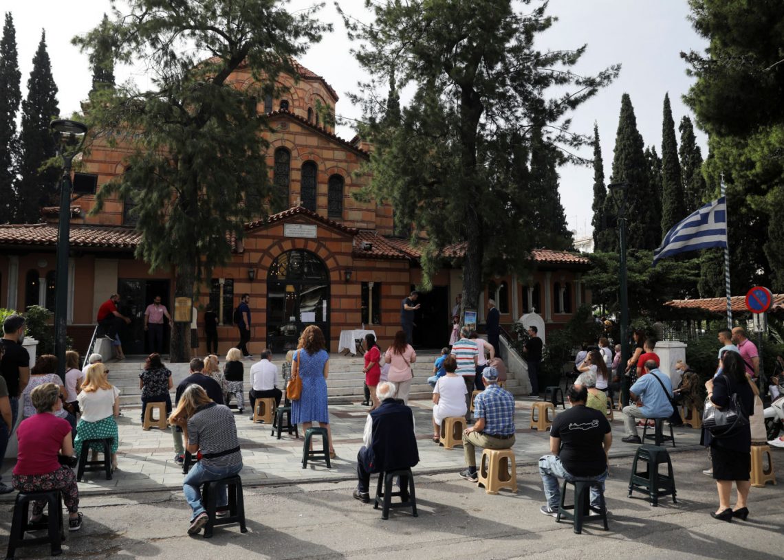 COVID-19: Overjoyed Greeks return to church after weeks of lockdown