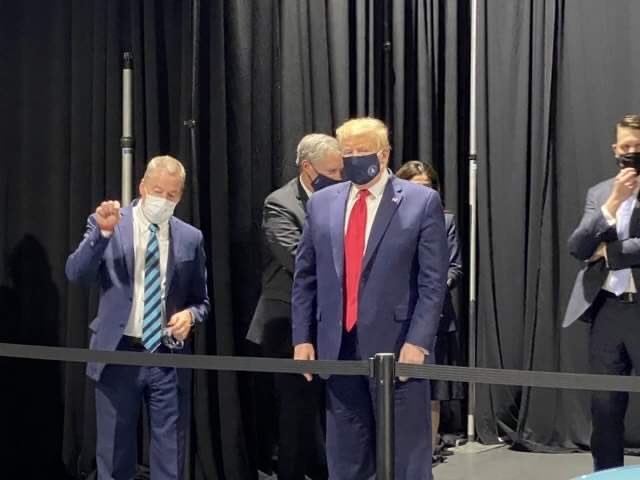 Photo: Trump bows to pressure, wears face mask for first time since COVID-19 pandemic
