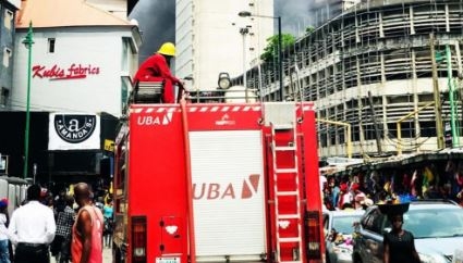 UPDATE: How UBA fire fighters, others help put out raging inferno at Lagos filling station [VIDEO]
