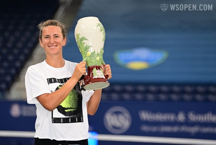 Western & Southern Open: Azarenka claims title after Naomi Osaka pulls out of final