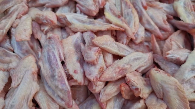 Coronavirus detected on surface of chicken wings from Brazil