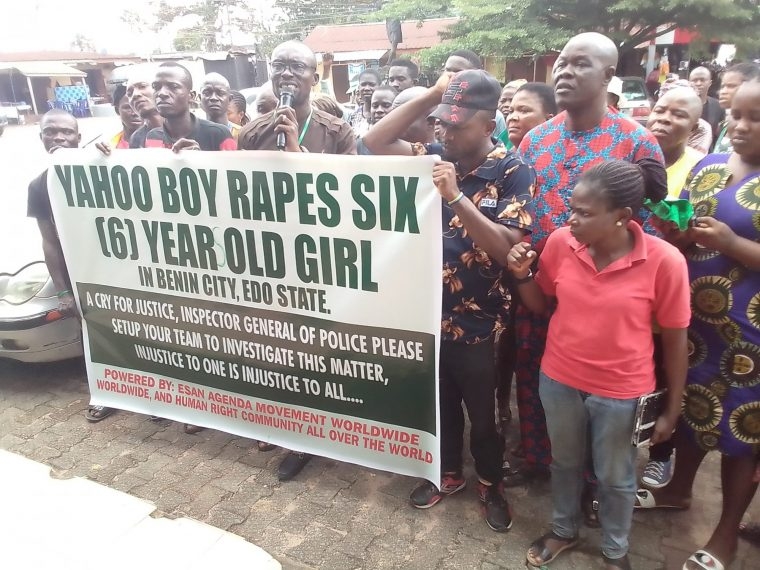 Photo: Protests as 'Yahoo Boy' rapes six-year-old girl in Edo