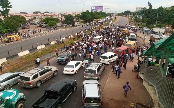 BREAKING: #EndSARS protesters block Lagos Secretariat Expressway [Photo]