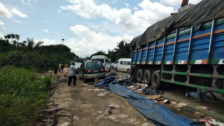 Travellers lament as Benin-Warri expressway remains impassable [PHOTOS]