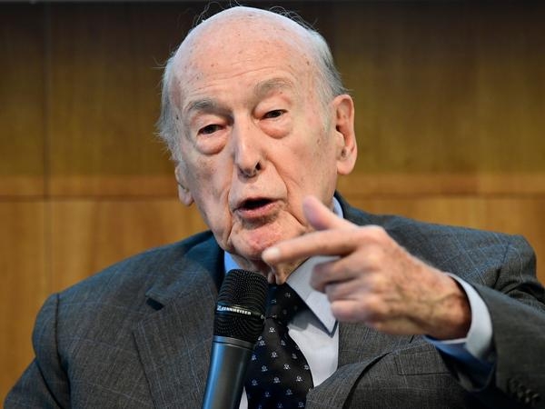 Former French President Valery Giscard d'Estaing attends a so-called "German-French Young Leaders Conference" in Berlin on May 11, 2017. (Photo by TOBIAS SCHWARZ / AFP) (Photo by TOBIAS SCHWARZ/AFP via Getty Images)