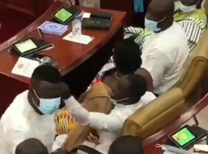 Married politician caught on camera sitting on another man's lap [VIDEO]