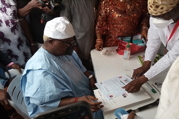 BREAKING: Former Deputy Governor of Osun State defects to APC