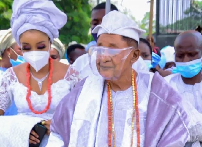 TRENDING: 82-year-old Alaafin of Oyo steps out with new Igbo bride, Chioma