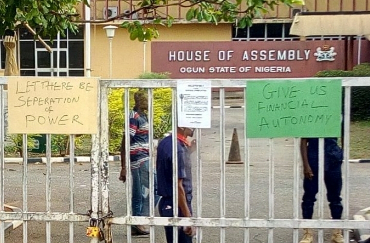 Financial autonomy: Workers ground Ogun State House of Assembly