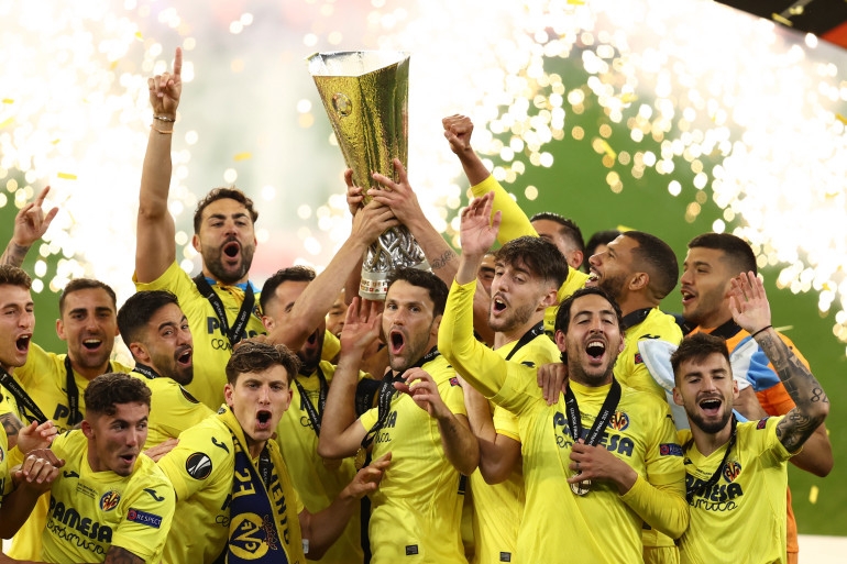 Europa League Final - Villarreal v Manchester United - Polsat Plus Arena Gdansk, Gdansk, Poland - May 26, 2021 Villarreal players celebrate winning the Europa League with the trophy Pool via REUTERS/Maja Hitij