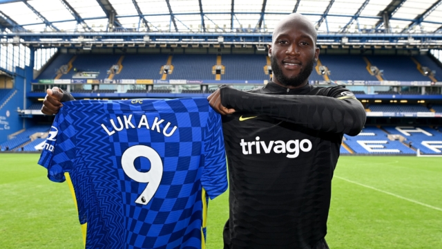 Romelu Lukaku of Chelsea holds his number 9 shirt after a training session at Stamford Bridge on August 18, 2021 in London, England. (Photo by Darren Walsh/Chelsea FC via Getty Images)