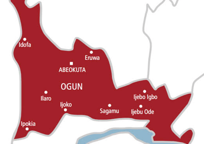 Jungle justice: Ogun youths storm police cell, fish out two ritualists, roast them alive