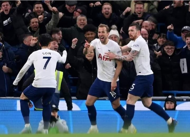 Kane nets winner as Tottenham edge Manchester City in five-goal thriller