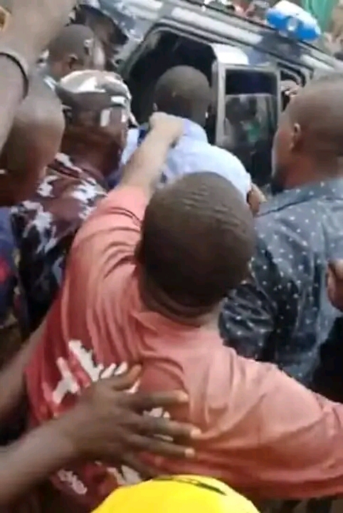 Policemen rescue Tinubu-Shettima's alleged fake Bishop from lynching in Abuja (VIDEO)