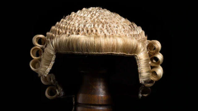 Lawyers' wig