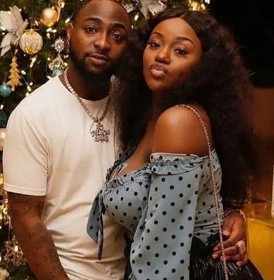 Davido and Chioma take family photos during inauguration ceremony of Osun's 6th executive governor