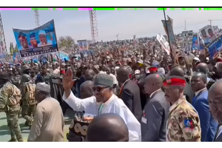 APC RALLY: How power outage stopped Buhari, Tinubu’s speeches in Bauchi