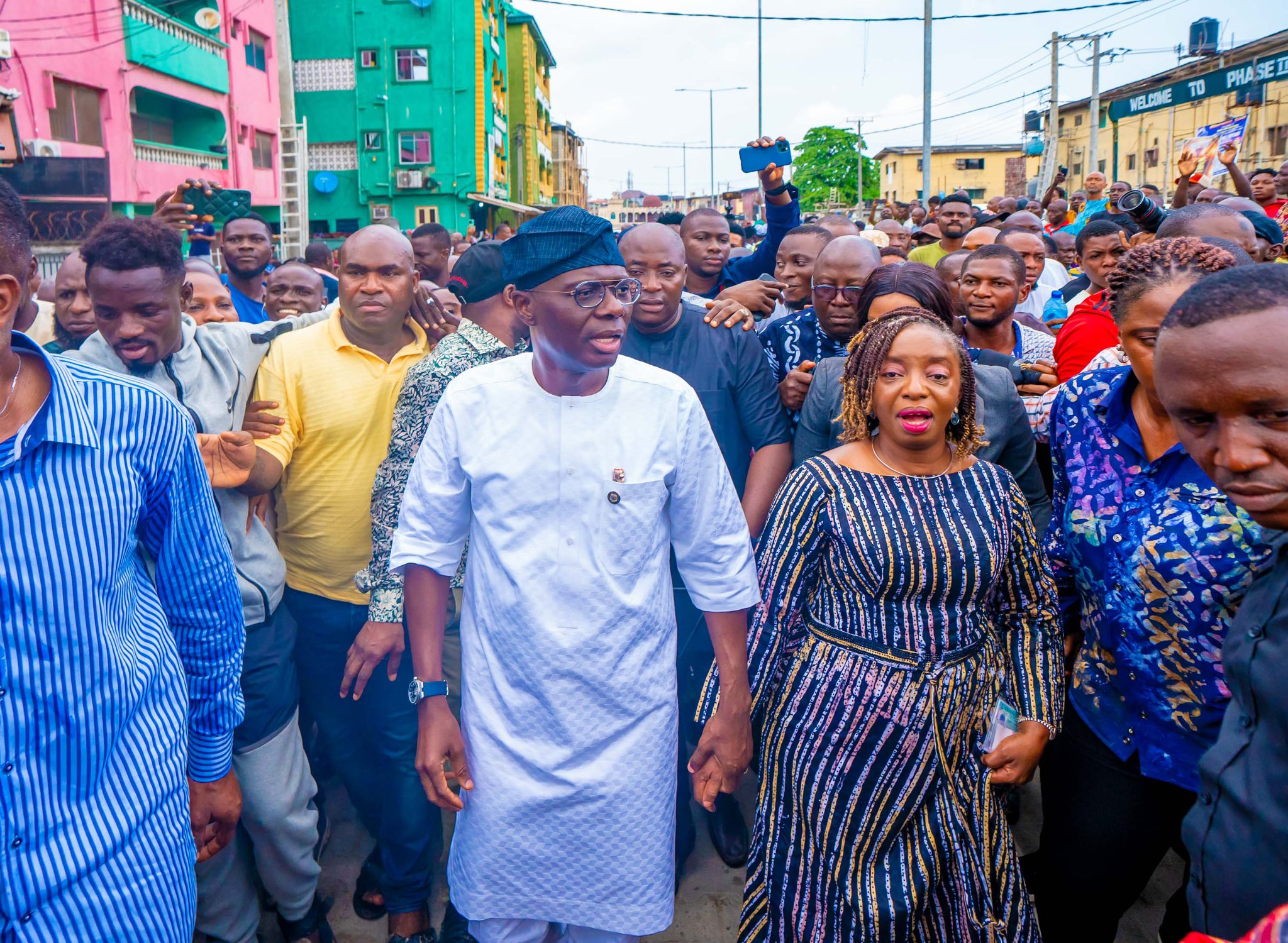 Tinubu, Sanwo-Olu vote, urge Nigerians to go out and vote peacefully (PHOTOS)