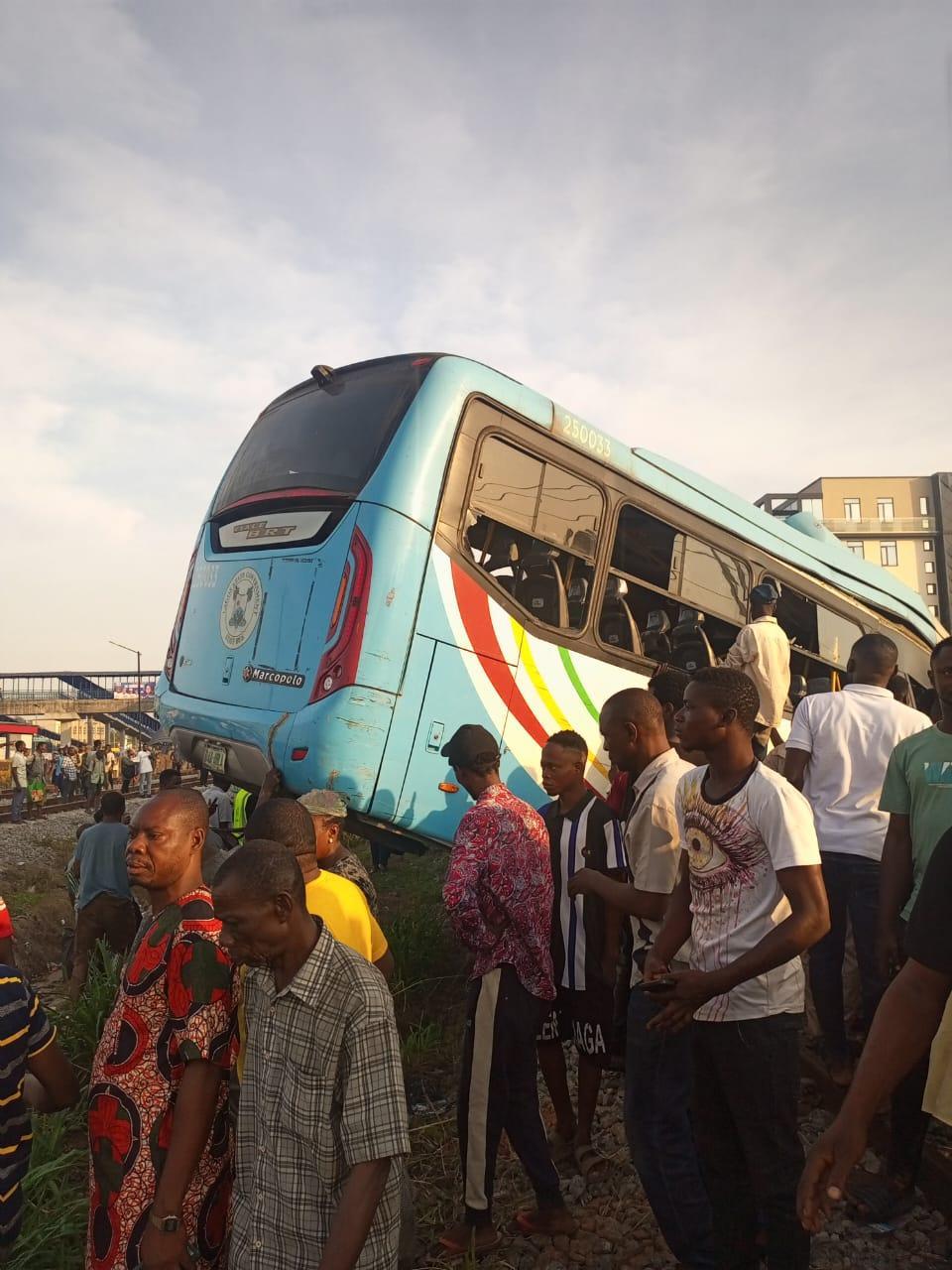FG orders probe into cause of Lagos train-bus crash: NRC, LASEMA react