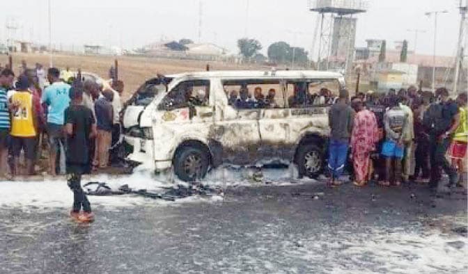 10 passengers burnt to death on Oyo-Ogbomoso road