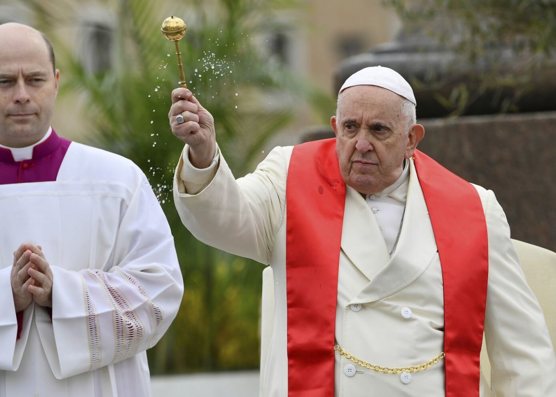 PALM SUNDAY: Pope presides over mass after hospital stay