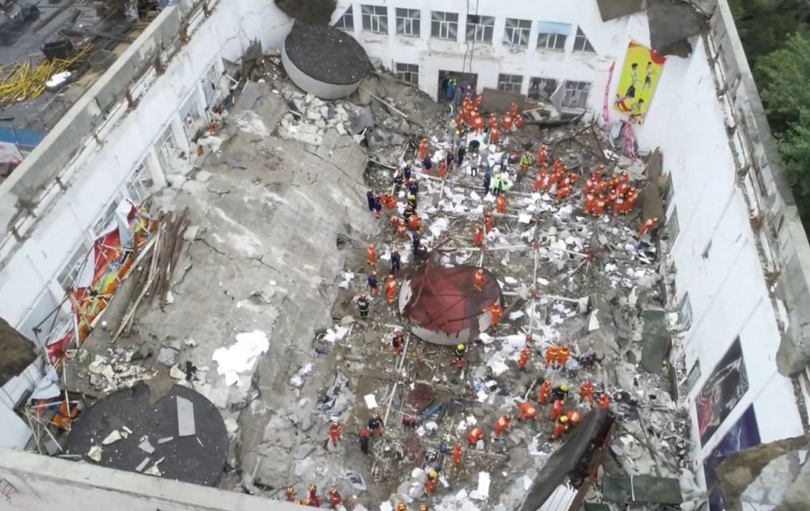 Rescue workers respond after the collapse of a roof on a middle school gymnasium in China's northeastern city of Qiqihar. | Photo: CCTV