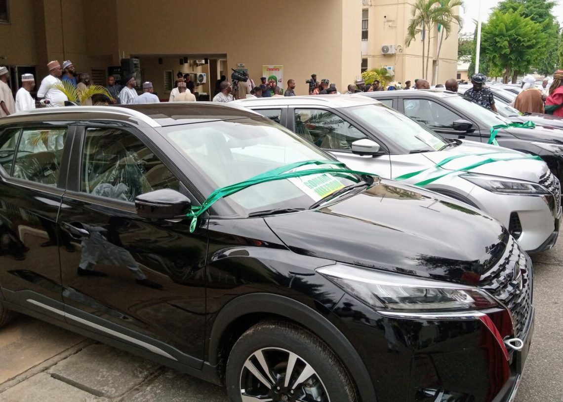 Wike presents vehicles to 3rd class chiefs in FCT